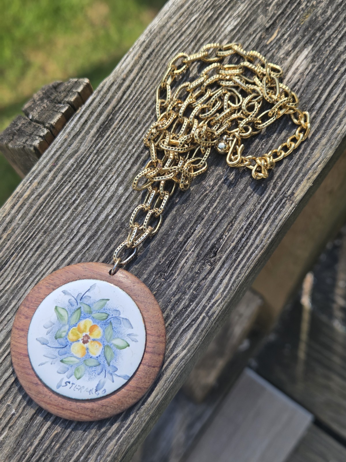 Vintage Ceramic Floral Cameo Pendant Necklace Gold Tone Wood Flower STERANGO