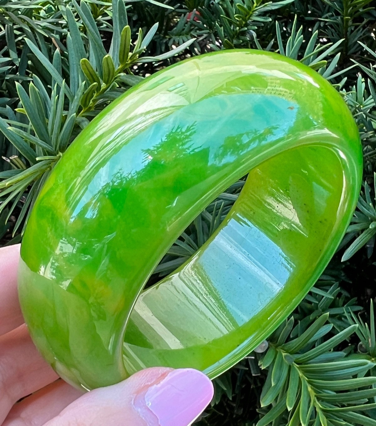VINTAGE VIVID MARBLED KELLY GREEN BAKELITE FAT DONUT WIDE BANGLE BRACELET UNIQUE