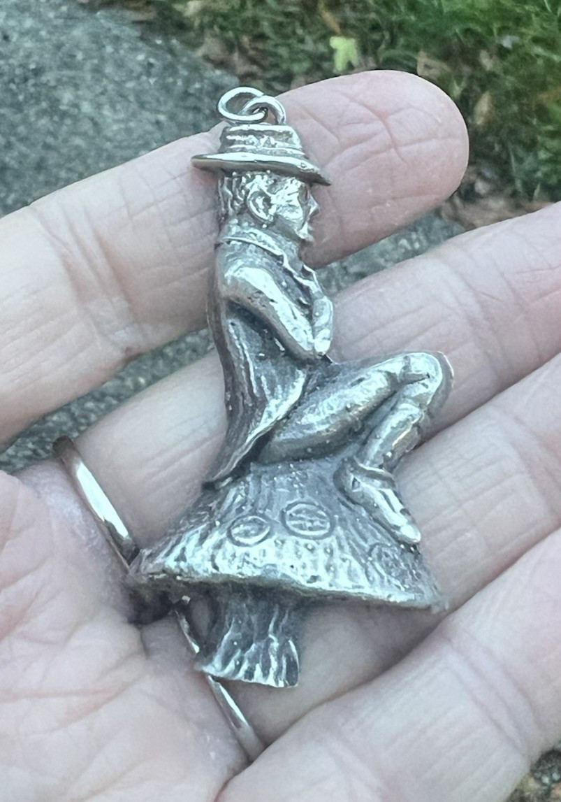 Vintage Sterling 925 Ornate Leprechaun Sitting on Toadstool Pendant 2 1/4″