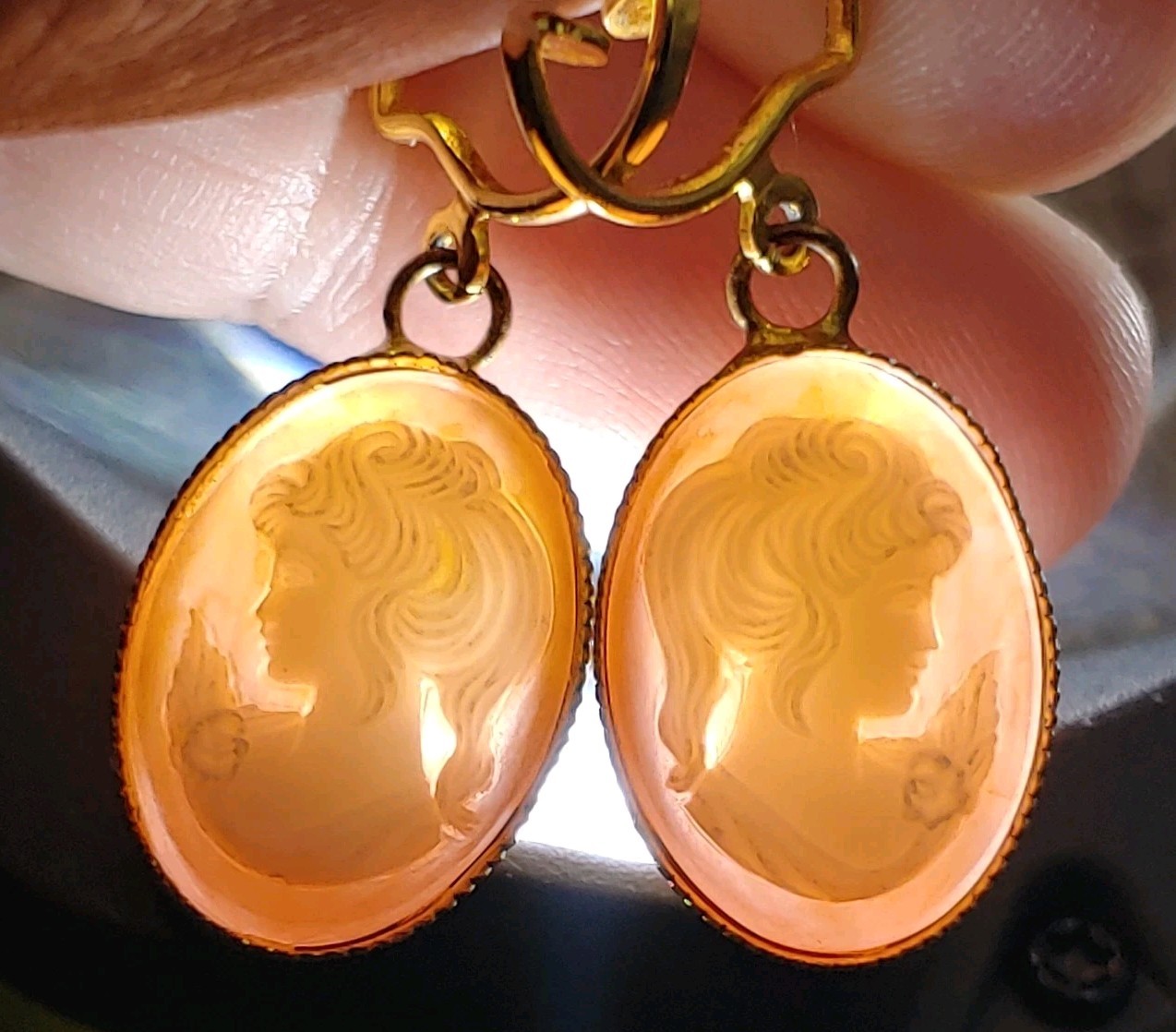 Vintage Earrings Cameo Gold tone Clip-on Non Magnetic Metal Not Tested