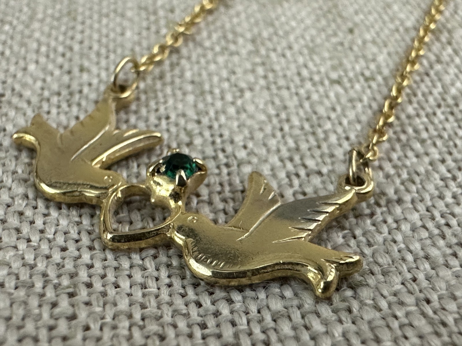 Vintage May Birthstone Emerald Green Rhinestone Love Birds Doves Heart Necklace