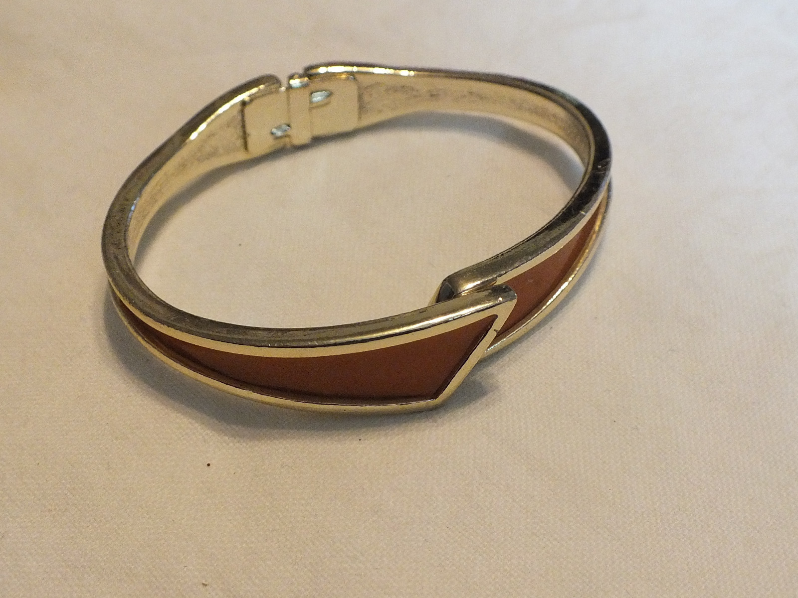 Beautiful Clamp Bracelet Gold Tone Orange Enamel 1/2″ Wide x 2 3/8″ Across CUTE