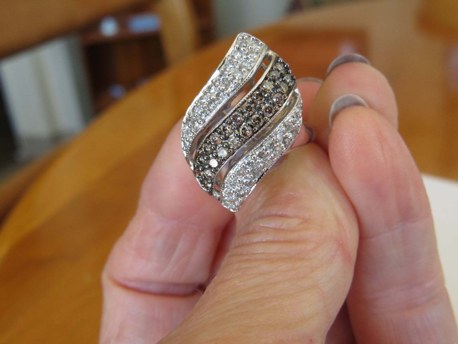 10K WHITE GOLD CHAMPAGNE & WHITE DIAMOND SWIRL RING 1.00 CT DIAMONDS 25 X 15 MM