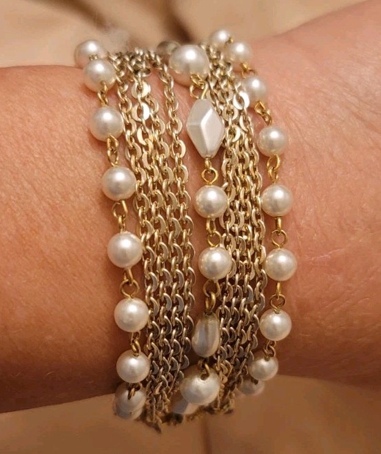 Vintage 7″ Beaded Pearl Bracelet Signed By Art. Not Sure If Pearls Are Real!!