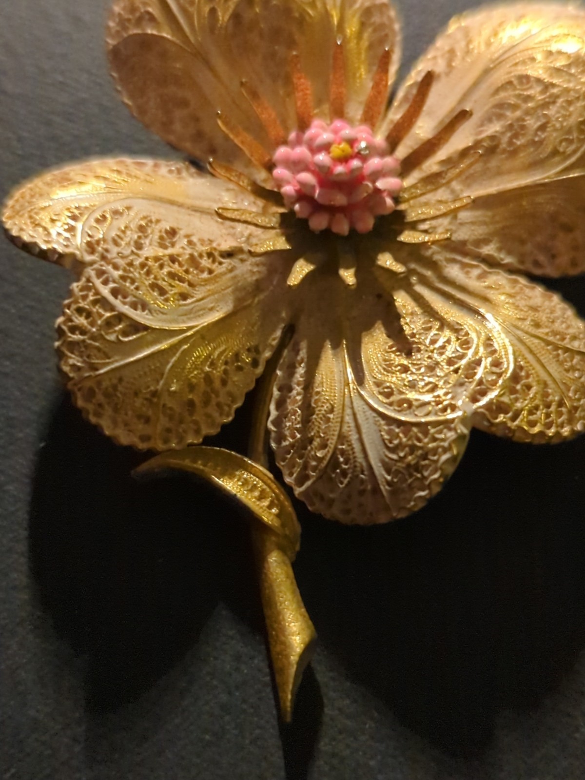 Vtg Heart Petal Flower Brooch Gold Filigree Pink Center ART Arthur Pepper Pin