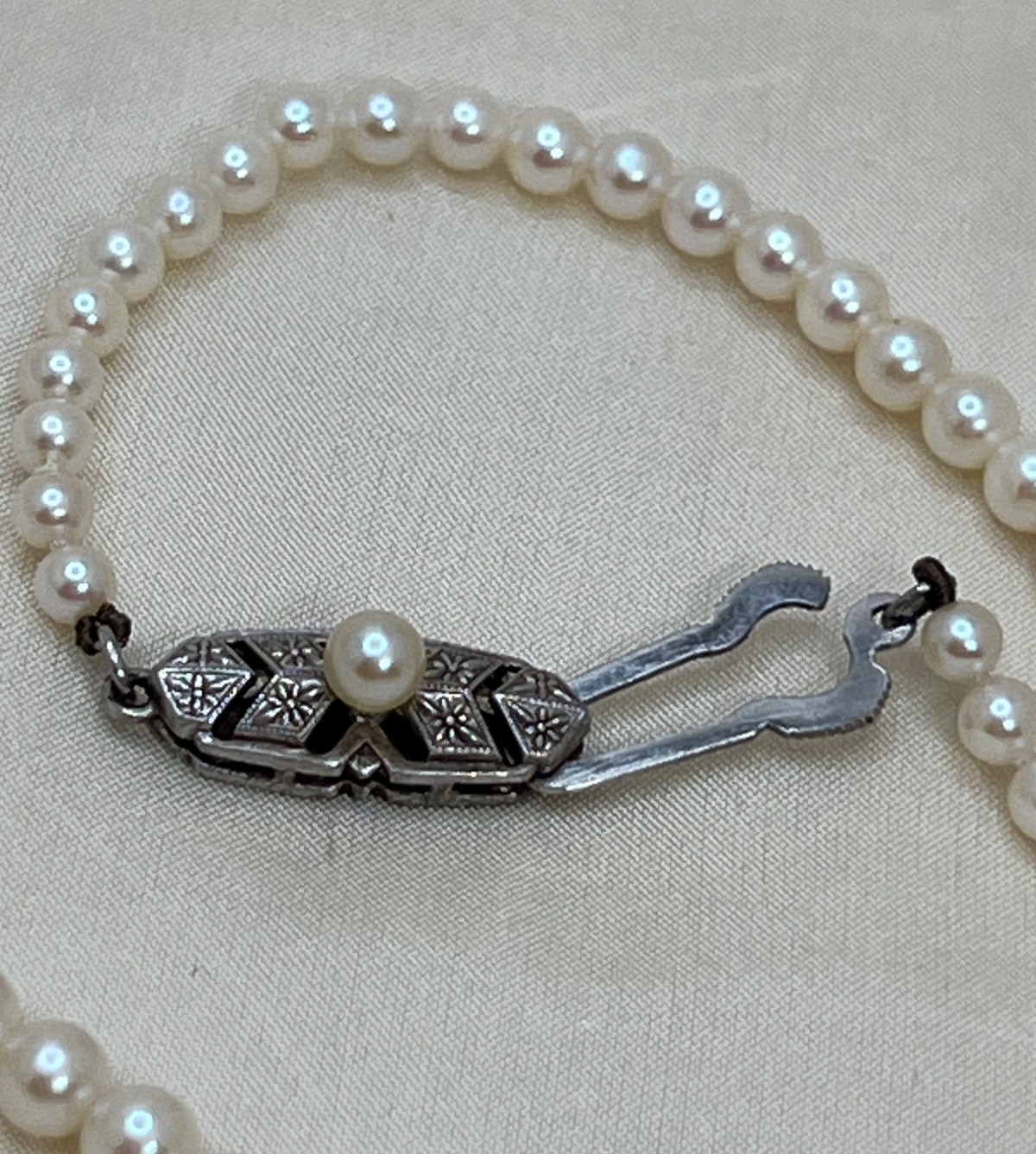 Vintage Mikimoto Pearl Necklace Silver Clasp 16″ Made in Japan