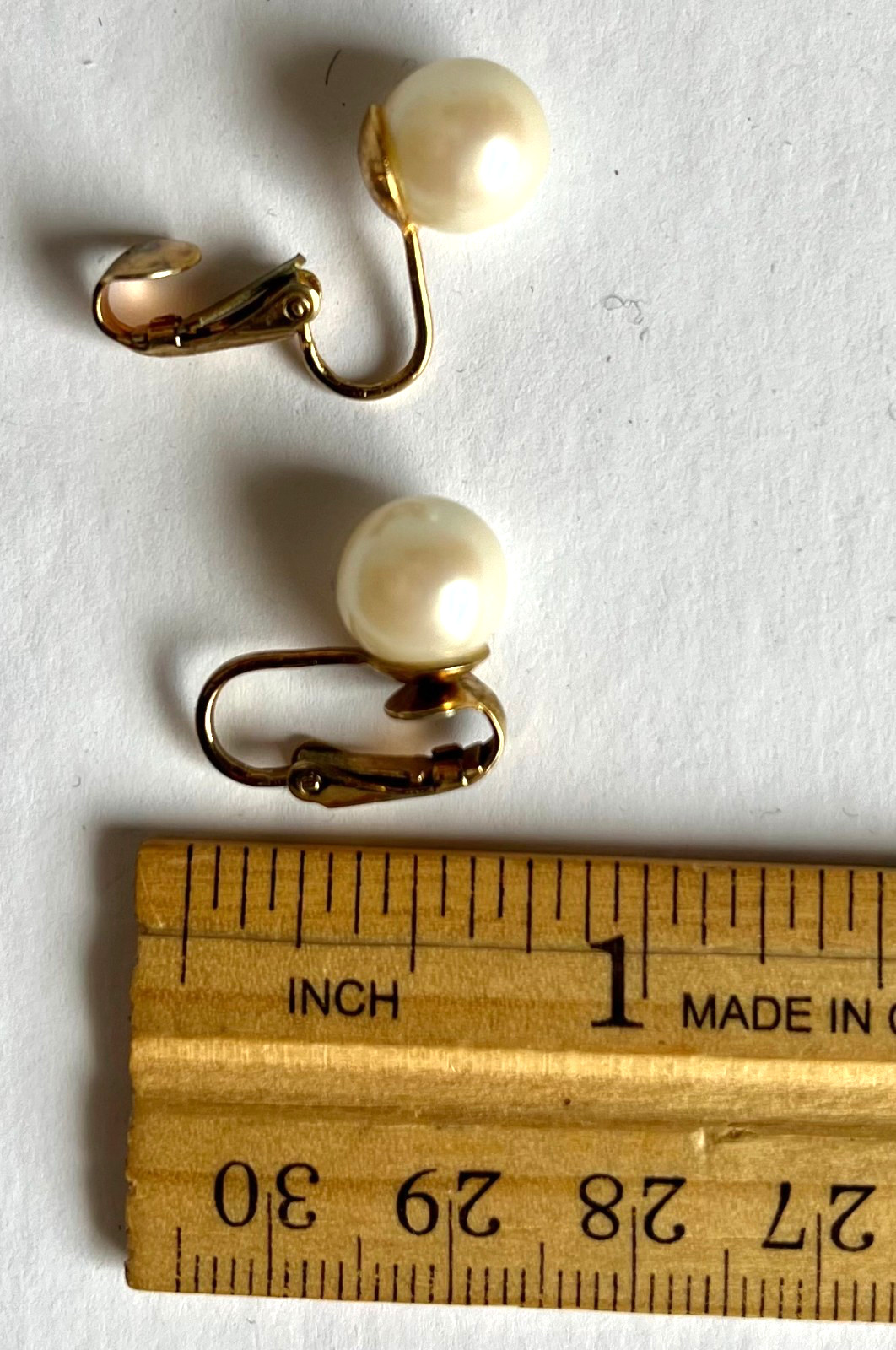 Vintage large Cultured Pearl Earings gold tone clip-on clasps, 1cm pearl