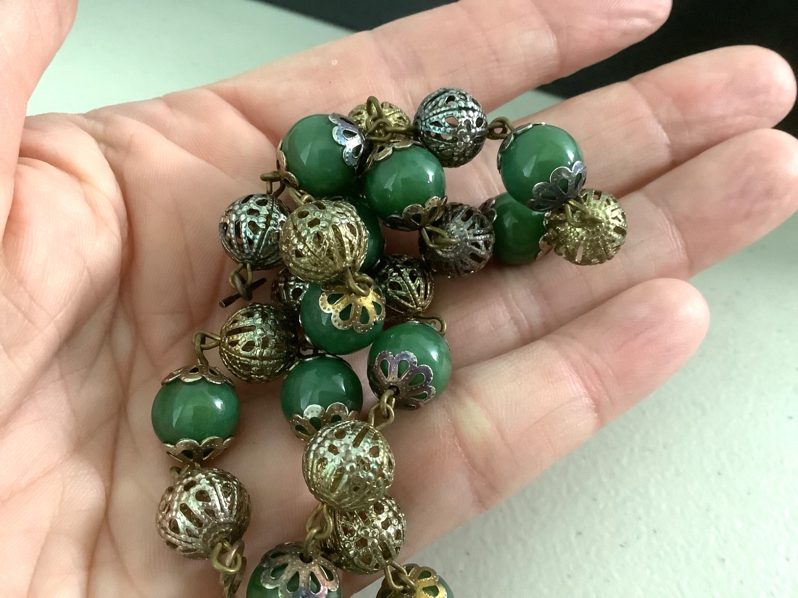 Vintage Art Deco vivid green Jade station beaded necklace 18″