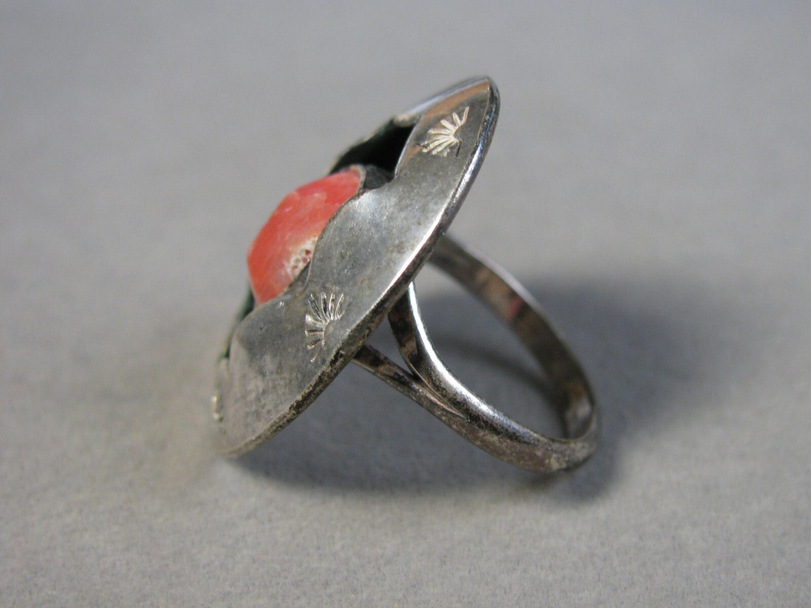 VINTAGE Sterling Silver Southwest Coral Shadow Box Ring 6.0g Size 7 #J4141