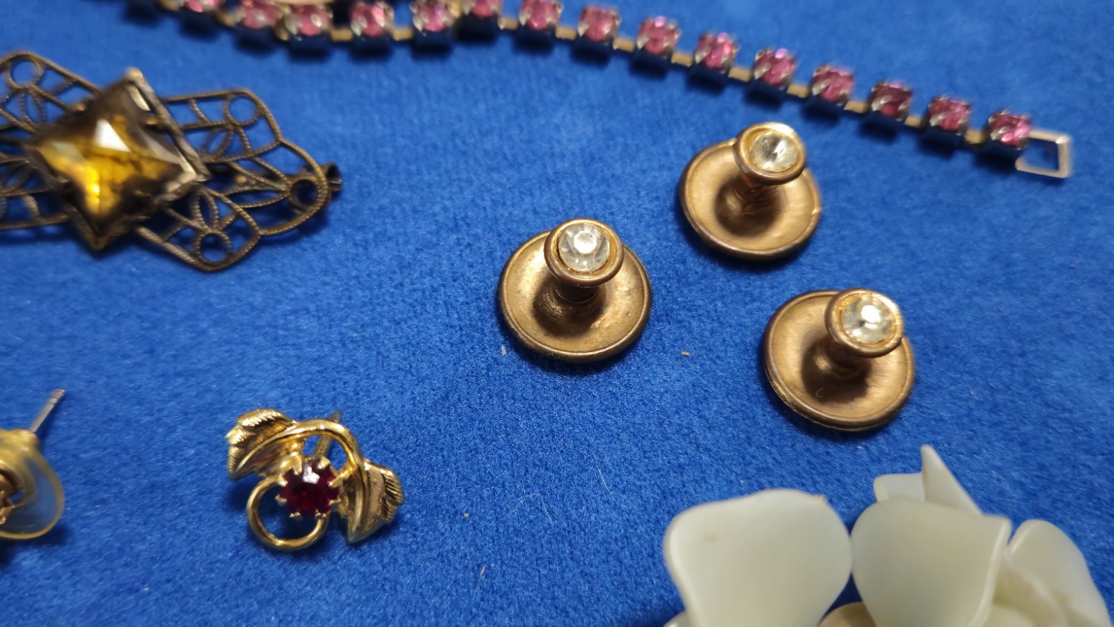 Vintage 37 Gem Stone Earrings / Dimond Like / Quartz Like Jewels – JEWELRY LOT