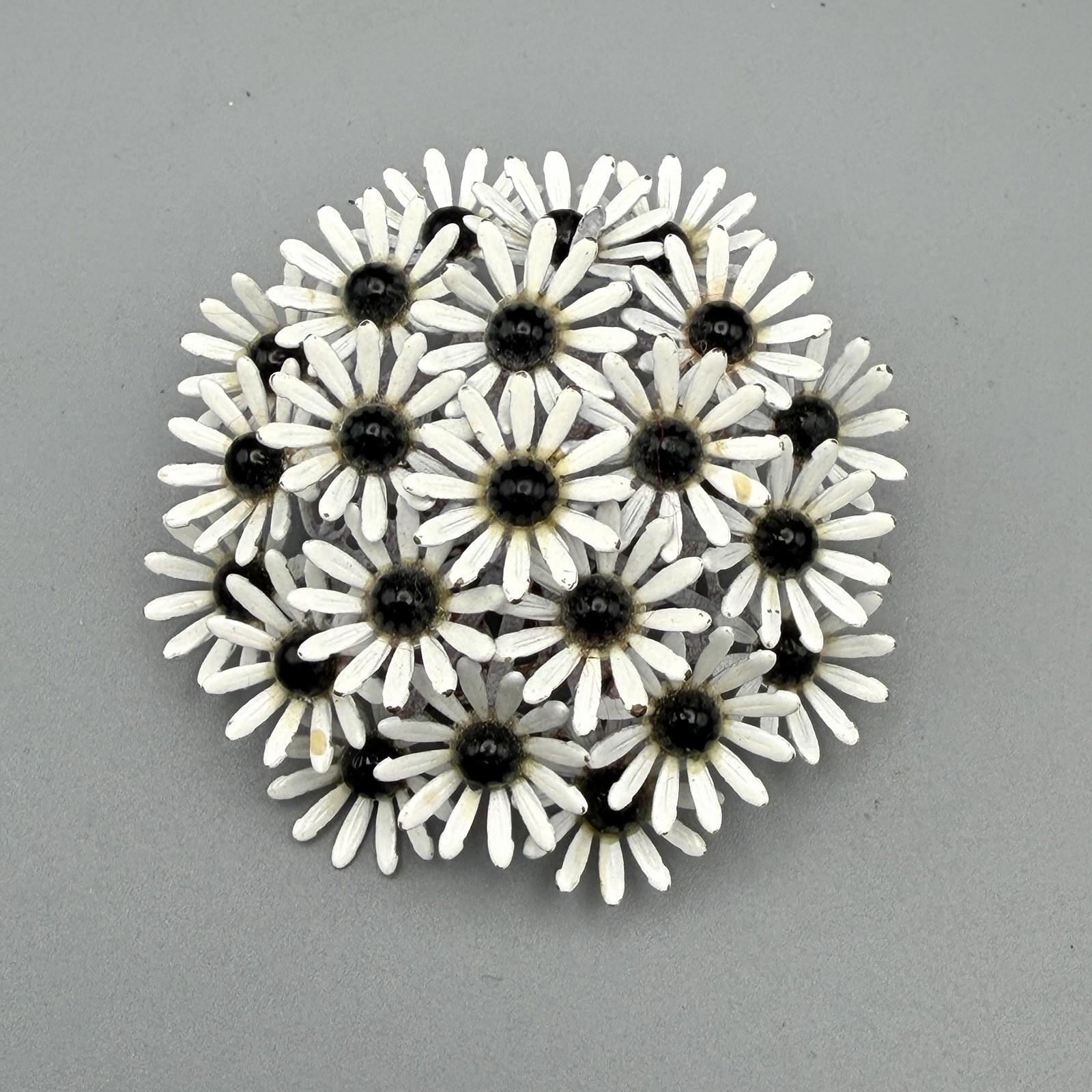 VTG Flower Brooch White Black Enamel Daisy Bouquet Jewelry Dimensional 60s