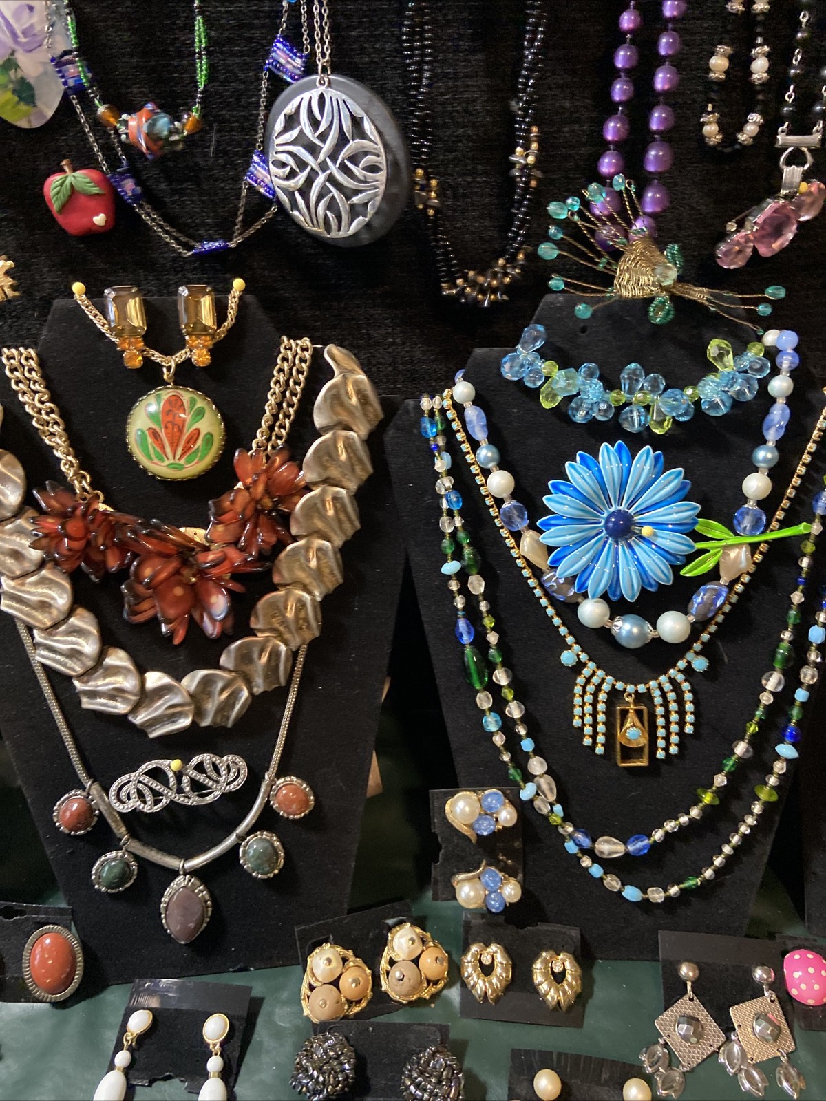 Fabulous 443 Piece Lot Of Vintage + Modern Fashion Costume Jewelry Nice Pieces