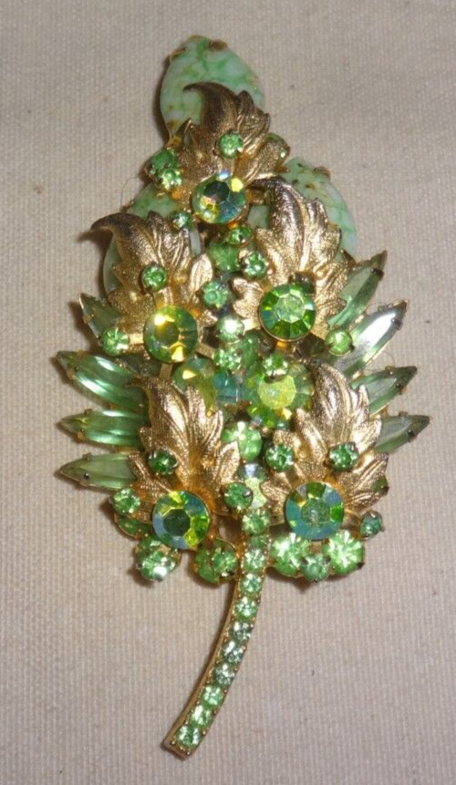 VTG Juliana DeLizza & Elster Green Matrix Gold Tone Leaf & Rhinestone Brooch
