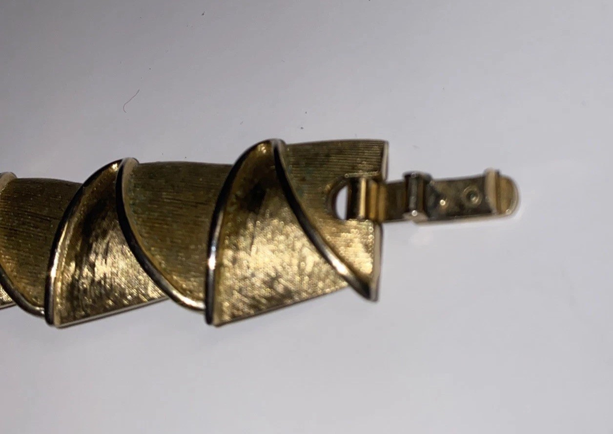 Vintage Trifari Gold Tone Ribbon Bracelet Unique