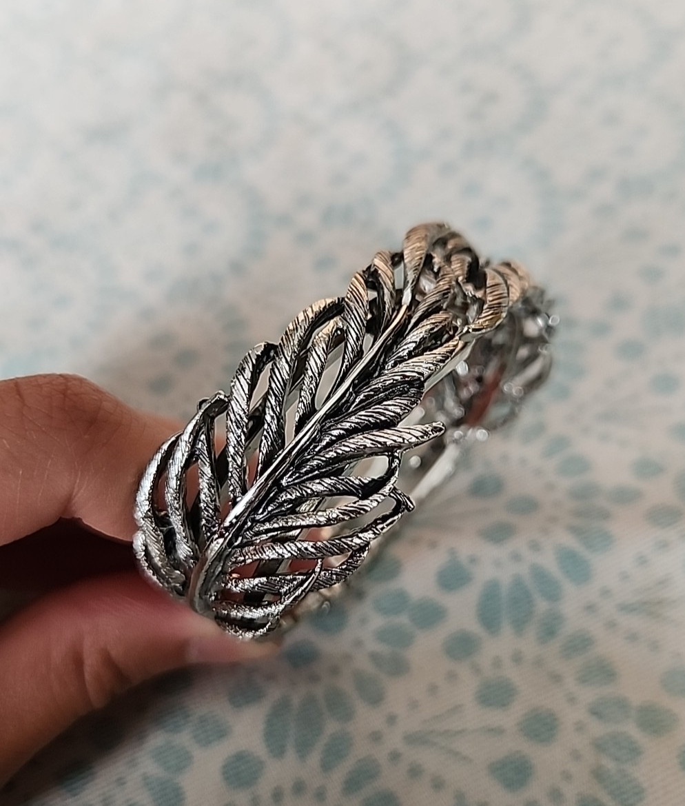 Vintage Silver Toned Hinged Bangle Bracelet Floral/Leaf Motif MCM