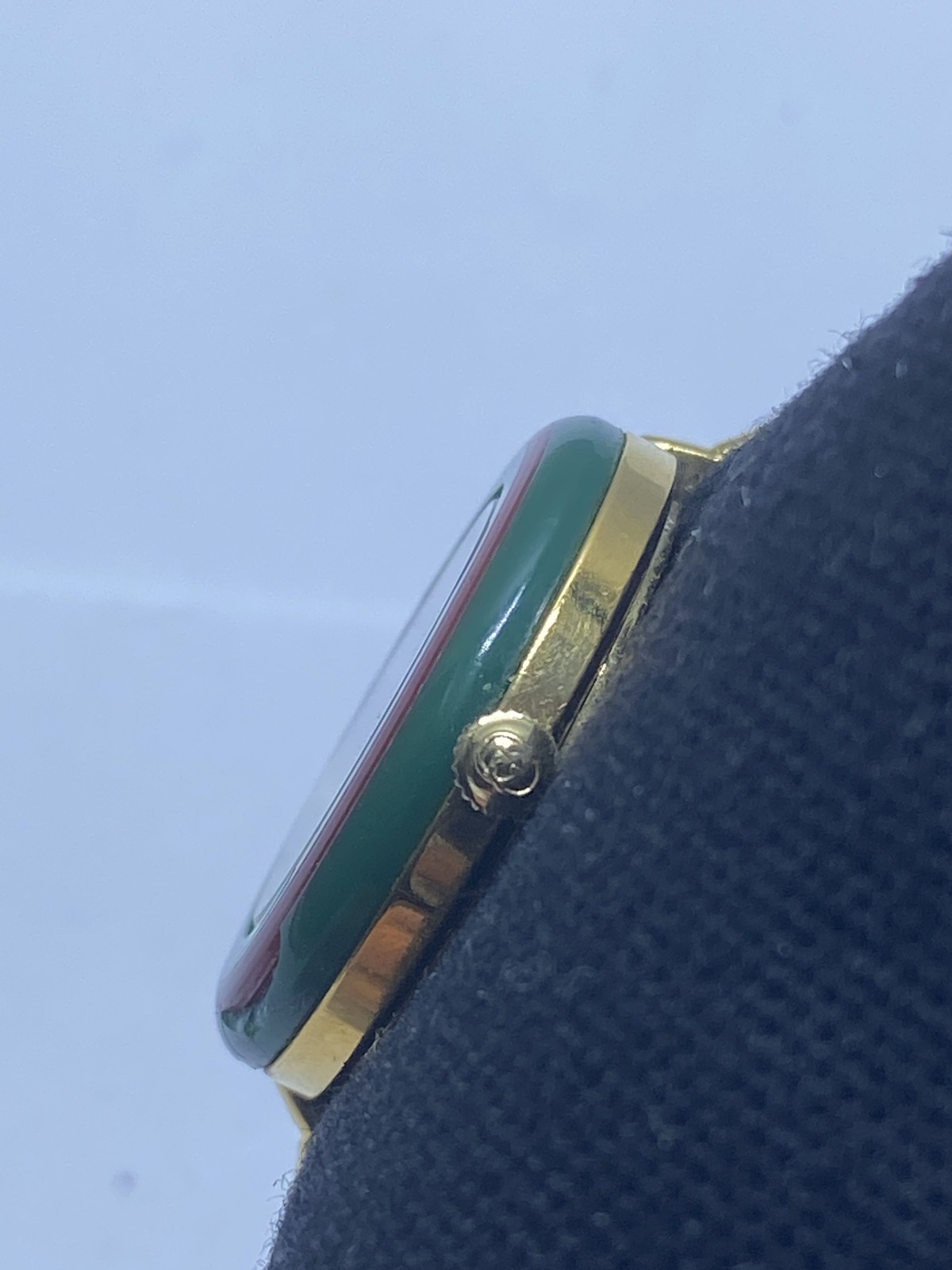 Vintage Gucci 11/12.2 Bangle Watch Gold Tone Green Red Bezel Swiss Made COA