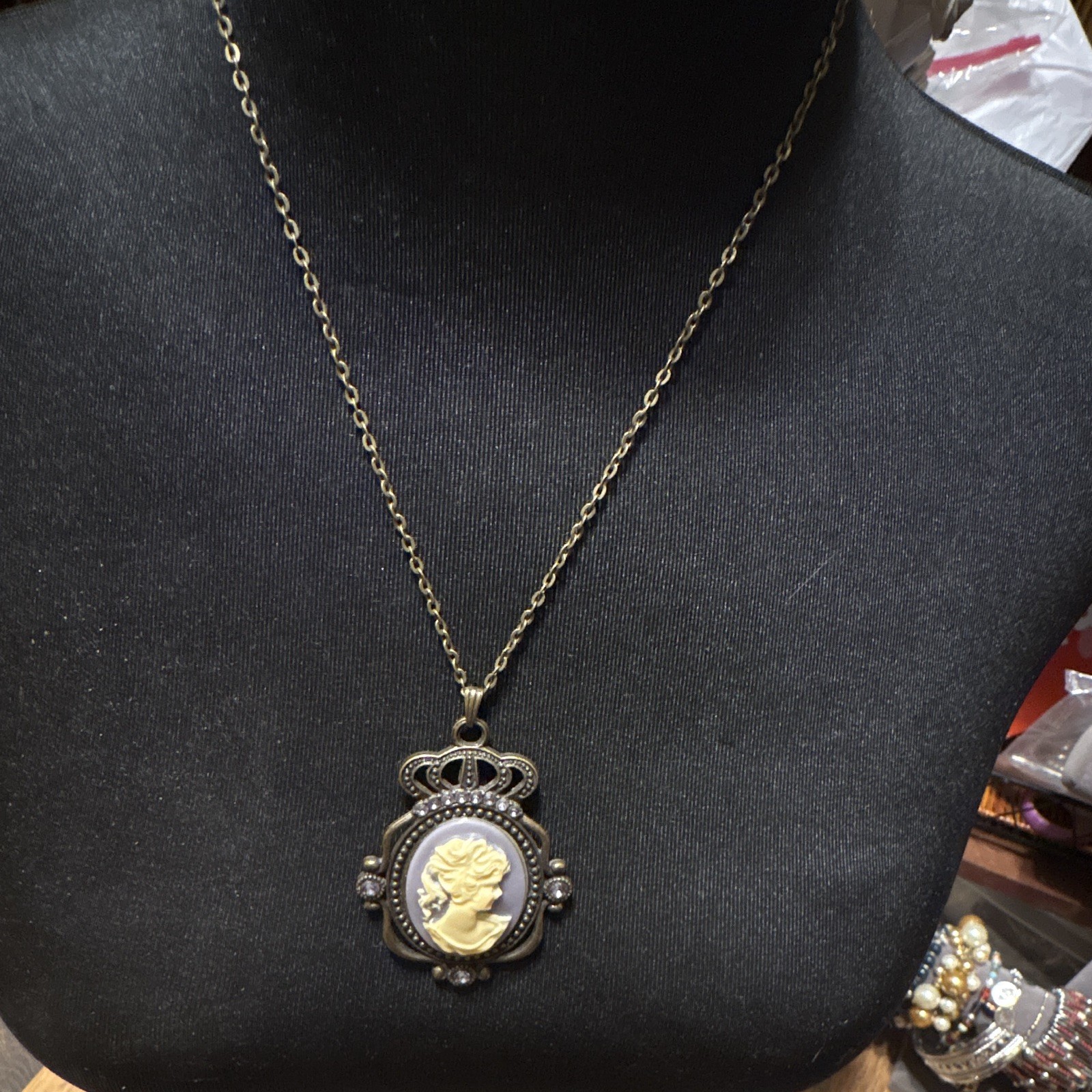 Oval Cameo Pendant Necklace Bronze Tone Crown Frame White Cream Beauty