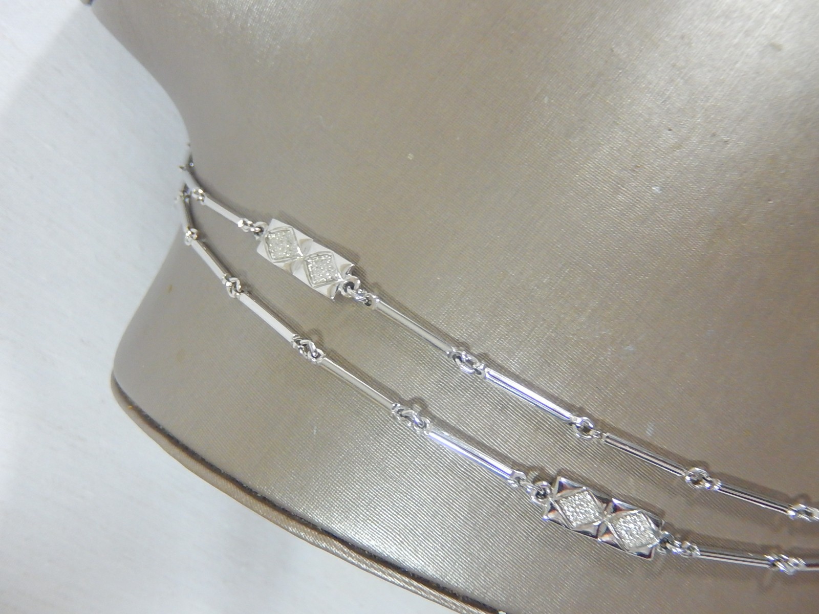 VINTAGE MONET LONG SILVER TONE BAR LINK WITH TEXTURED STATIONS 50″ NECKLACE