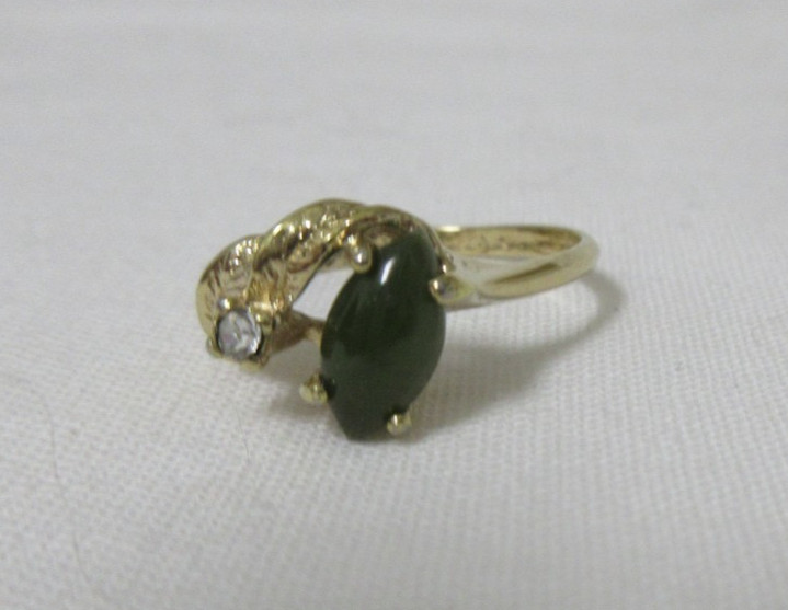 Vintage 18k HGE Jade and Cubic Zirconia Ring Size 6 3/4