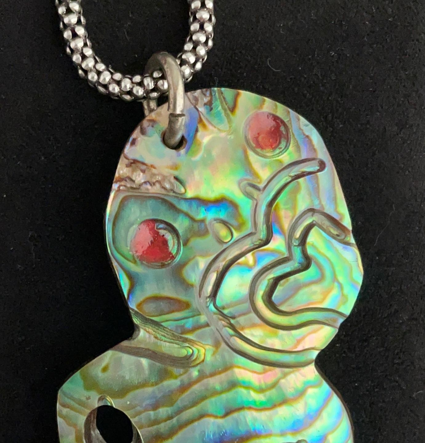 VINTAGE MAORI CARVED PAUA SHELL HEI TIKI PENDANT STERLING SILVER NECKLACE