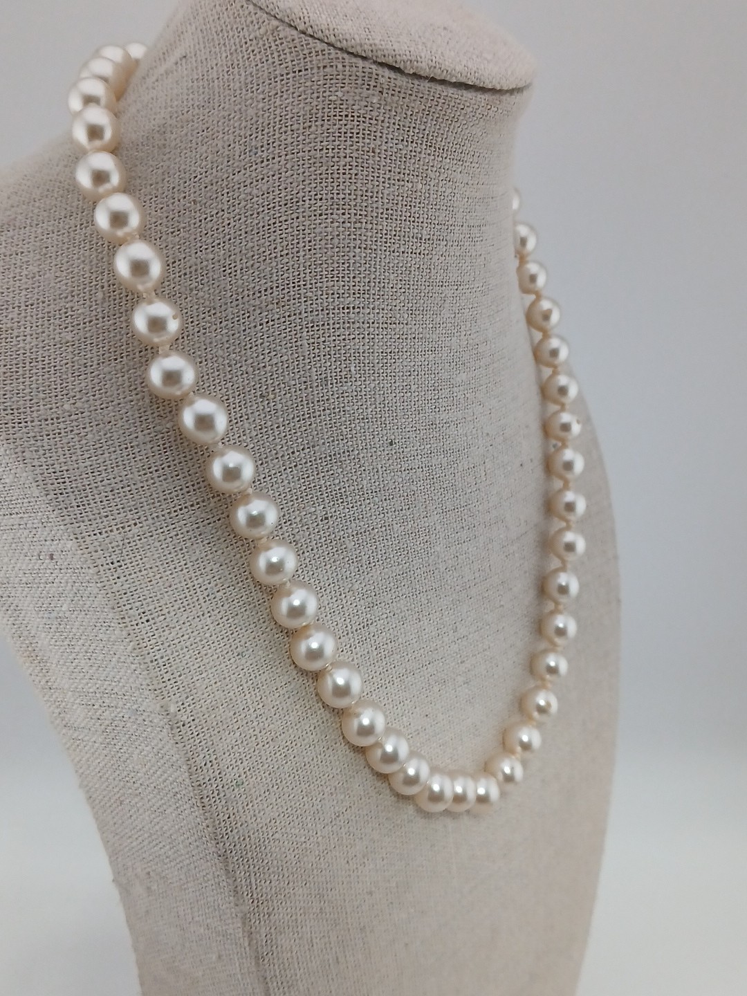 1950s gold tone 17.5 in hand knotted 1.5mm ivory glass pearls necklace