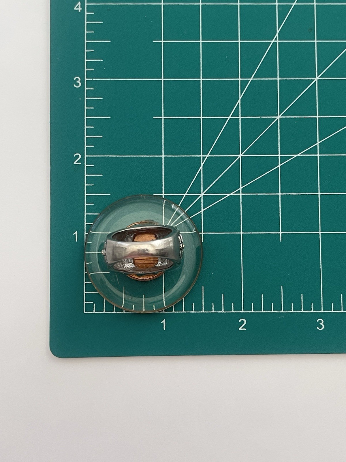 Vintage US 1975 Copper Penny Ring Size 7.25 Silver Tone Band Penny is in Lucite