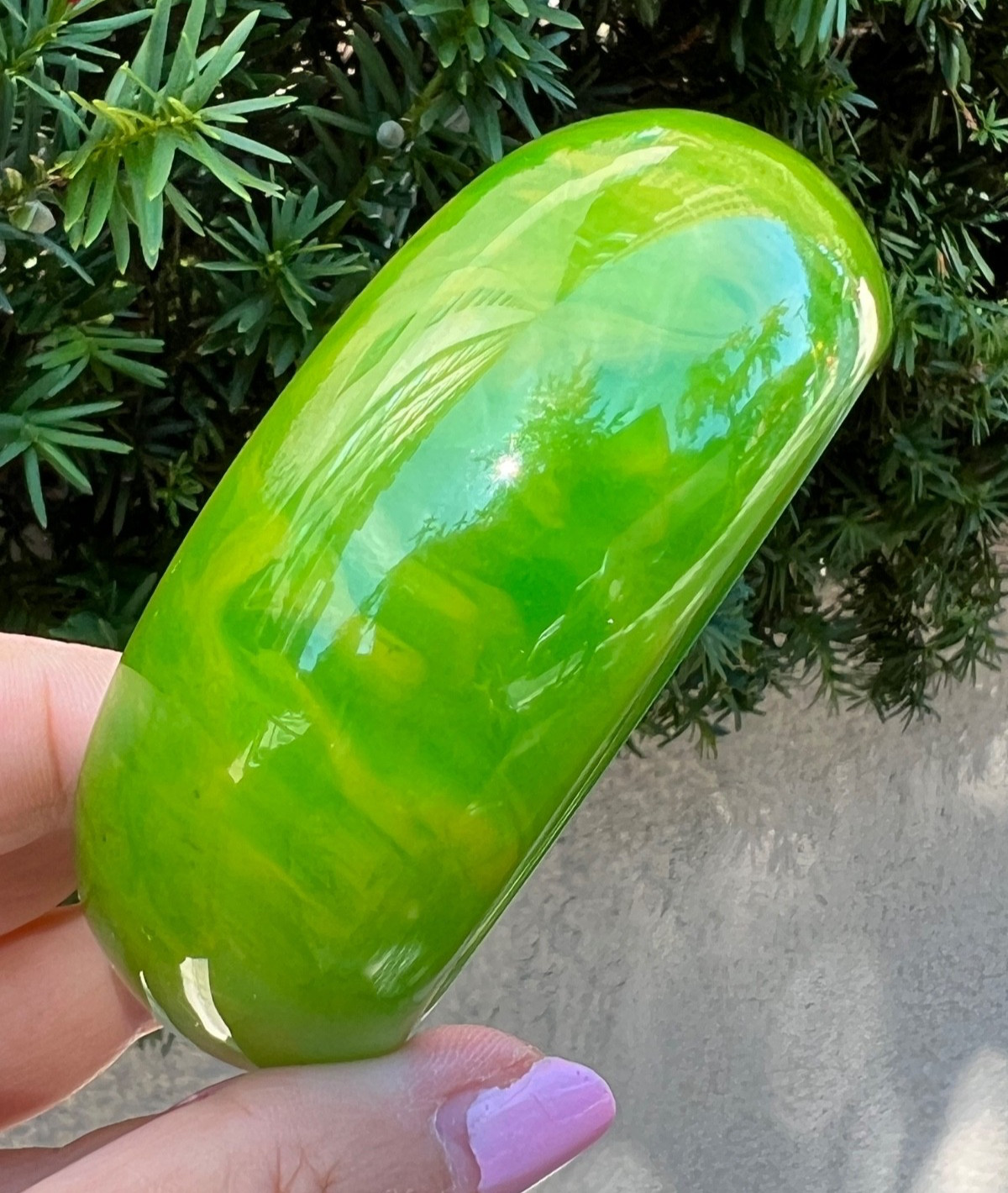 VINTAGE VIVID MARBLED KELLY GREEN BAKELITE FAT DONUT WIDE BANGLE BRACELET UNIQUE