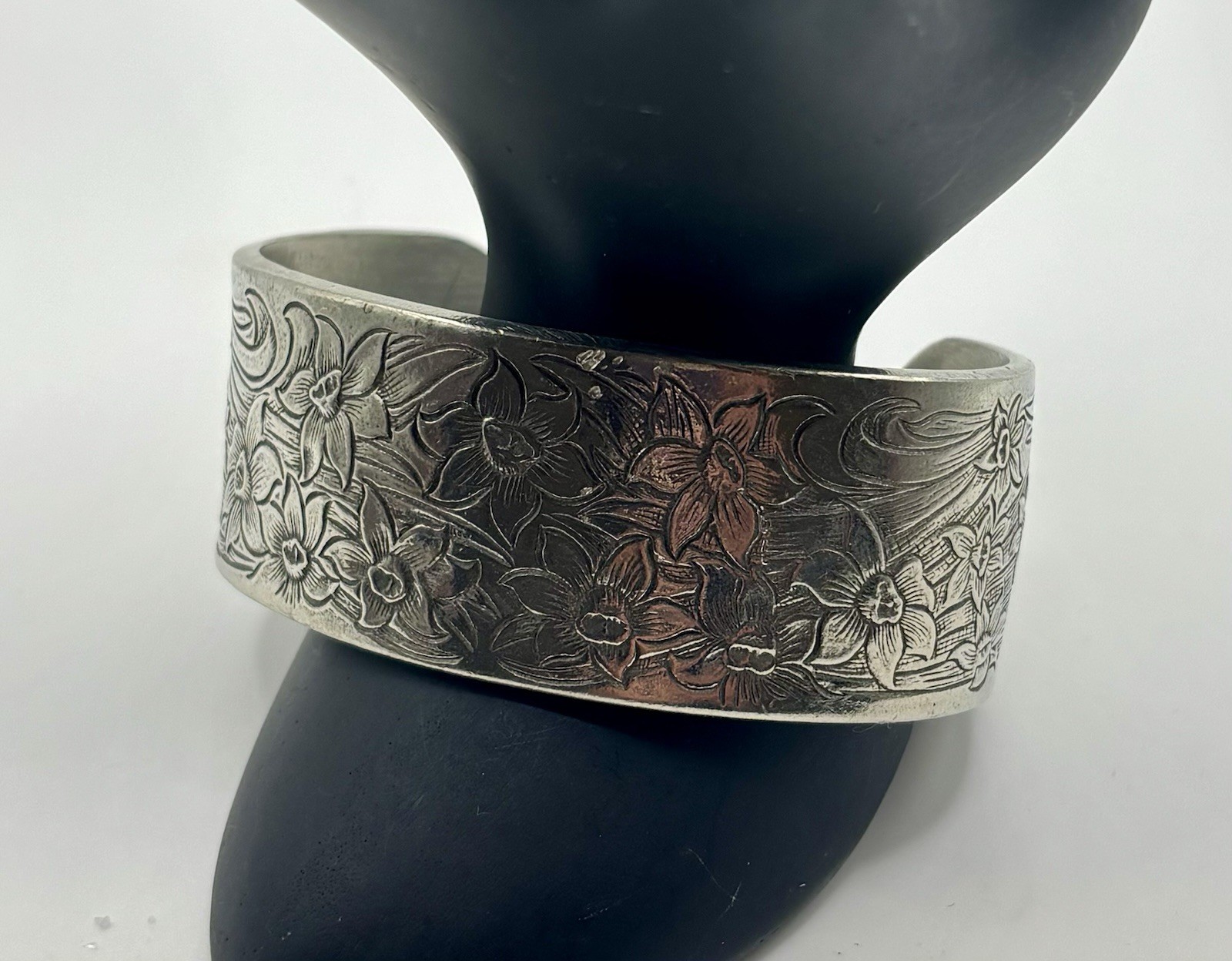 Vintage Salisbury Pewter Flower of The Month March Cuff Bracelet Made In USA