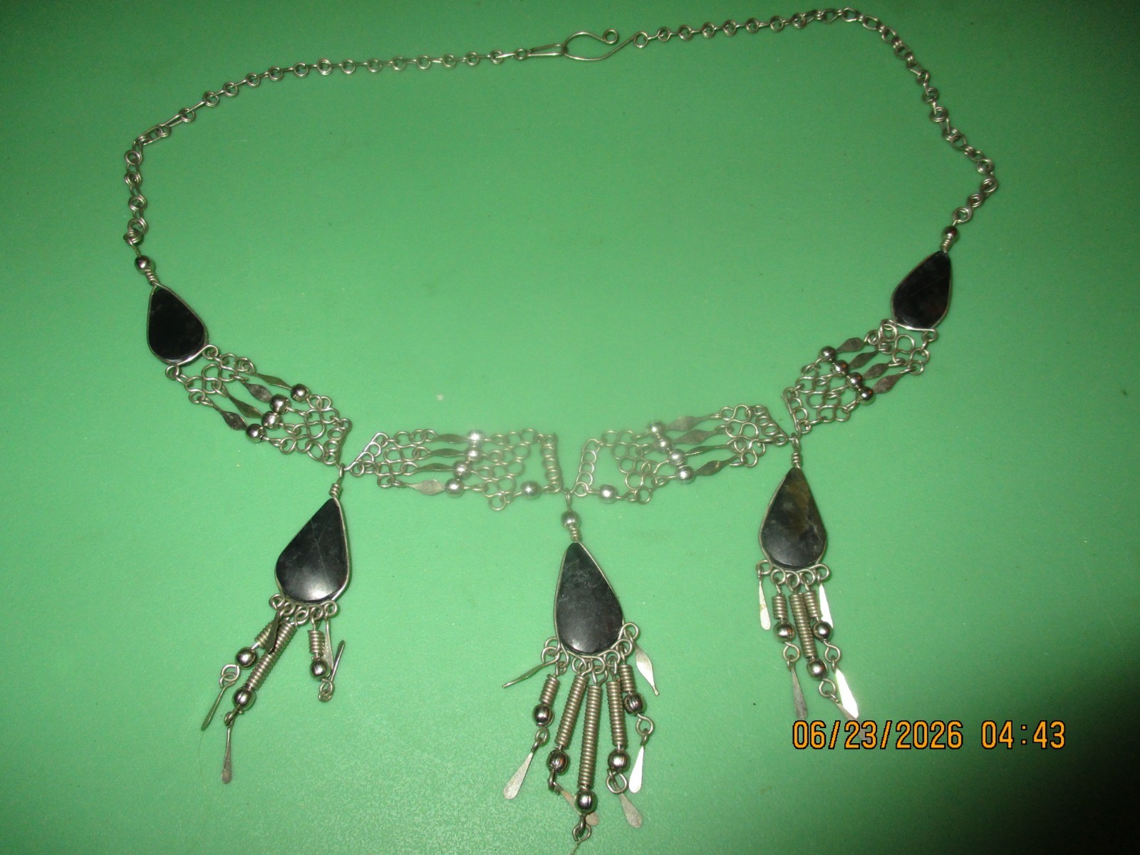 Vintage GOTH/ PUNK STYLE Metal (17 inches) UNBRANDED