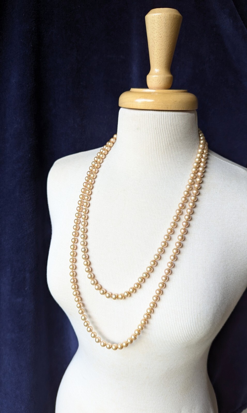 Vintage CAROLEE Faux Pearl Knotted Champagne Gold Tone 60″ Rope Length Necklace