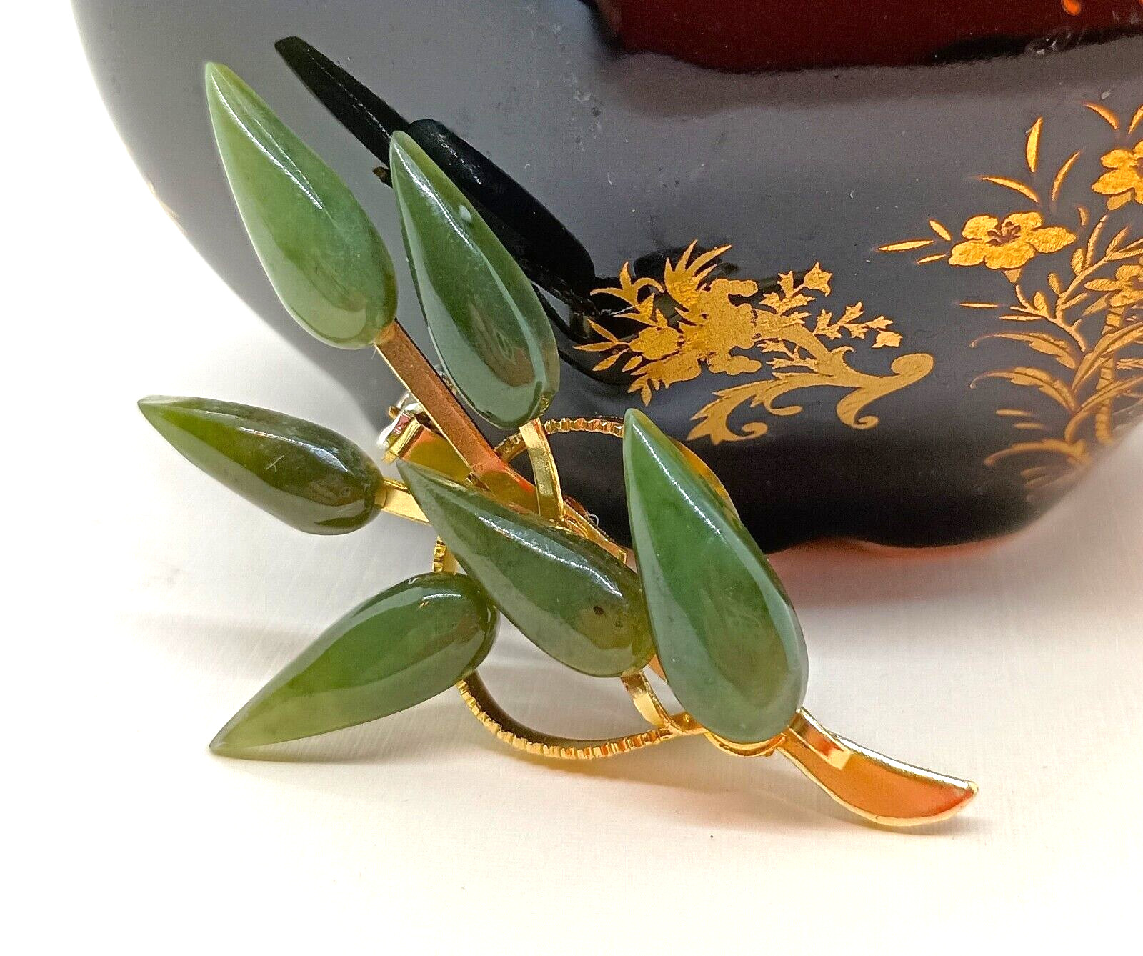 Elegant vintage gold tone metal & simulated green jade bamboo leaf brooch/pin