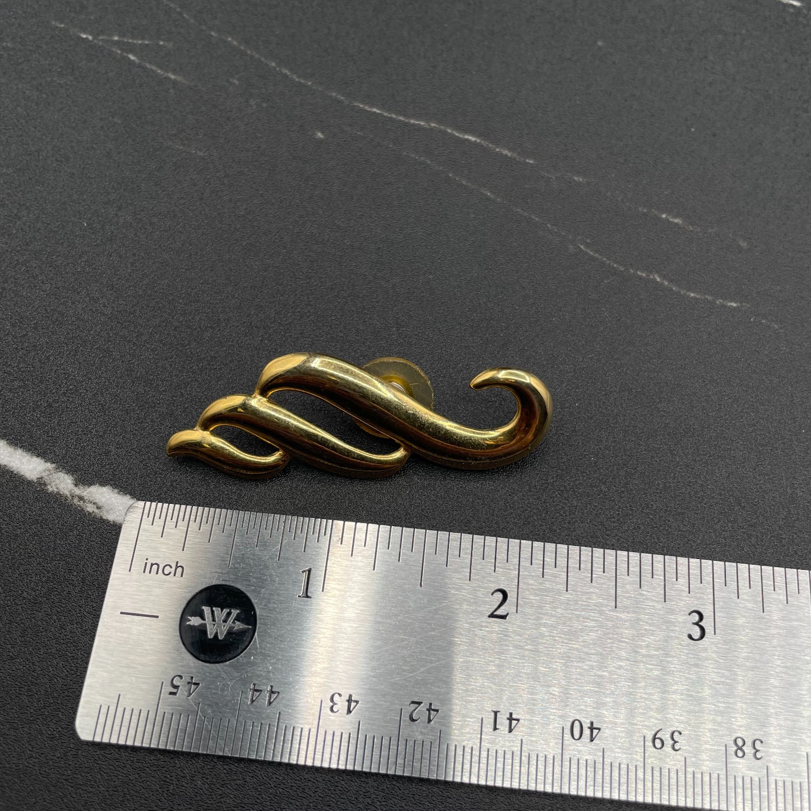 Vintage Gold Tone Abstract Swirl Ribbon Wave Brooch Pin Jewellery 2 Inch