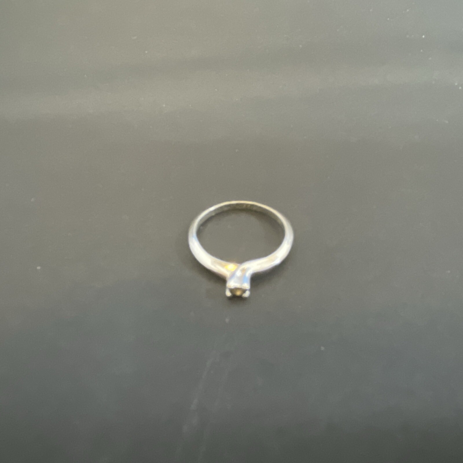 18 Kt Hge Engagement Ring Size 4 3/4 Costume