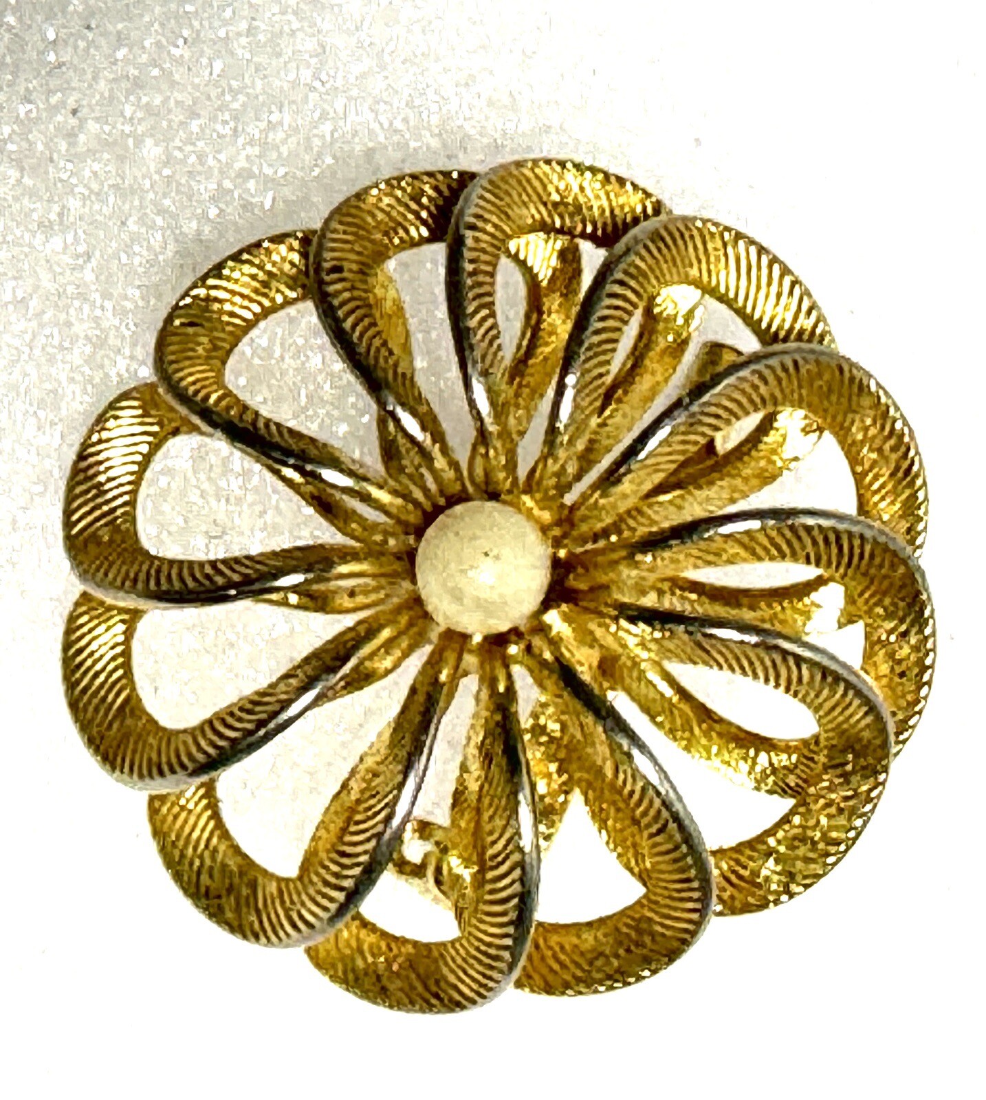 Swirl Ribbon Flower Brooch Pin Gold Tone Classic Design 1”