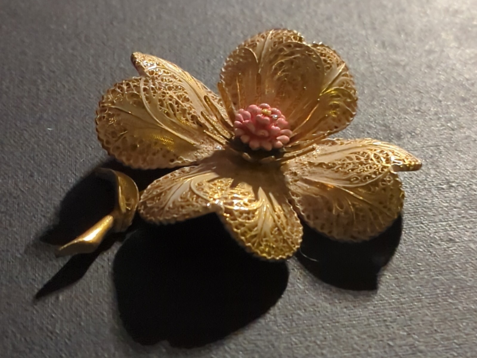 Vtg Heart Petal Flower Brooch Gold Filigree Pink Center ART Arthur Pepper Pin
