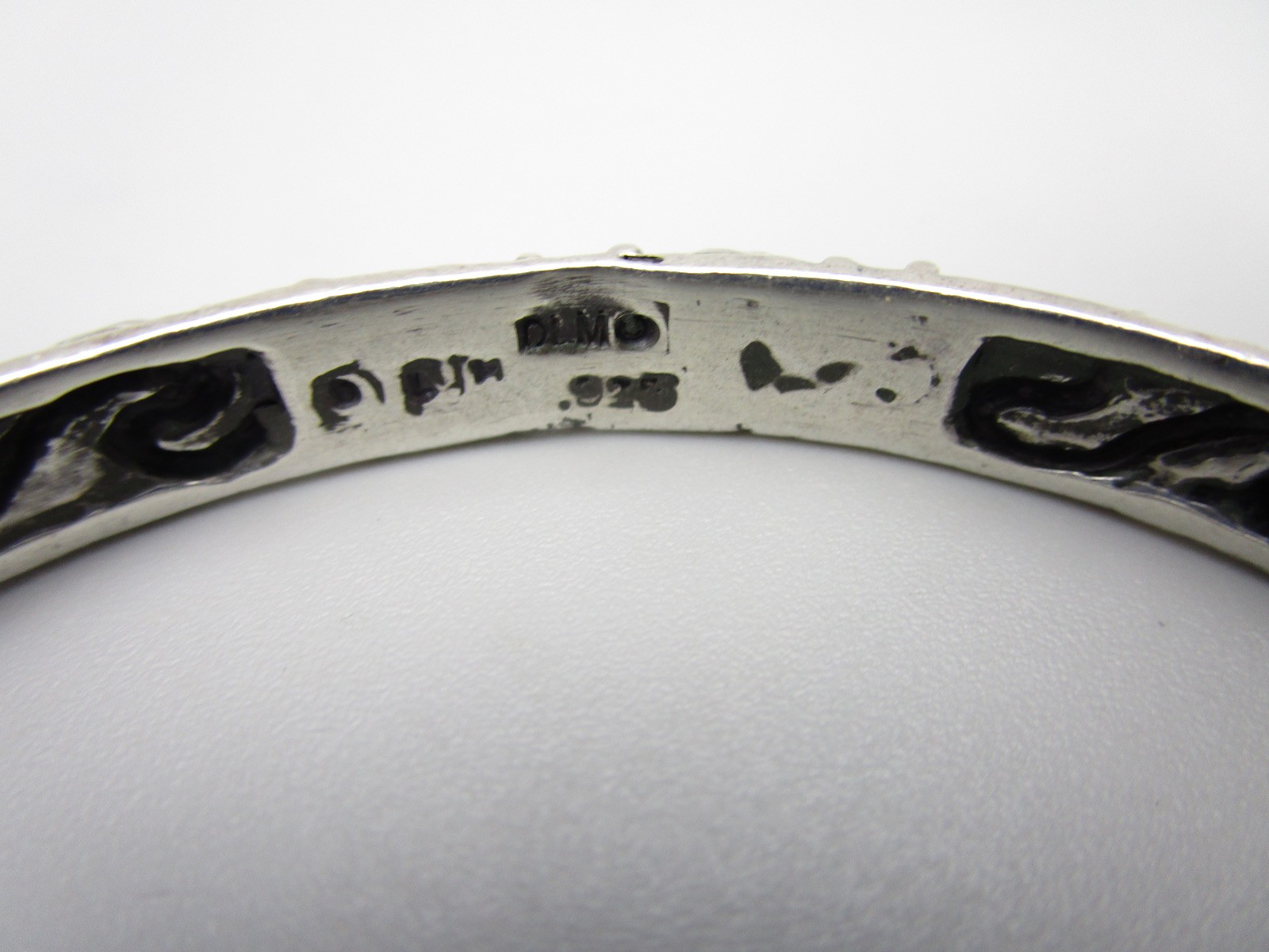 LOVELY DIAN MALOUF HEAVY STERLING SILVER SCROLL DESIGN BANGLE BRACELET 27.7G
