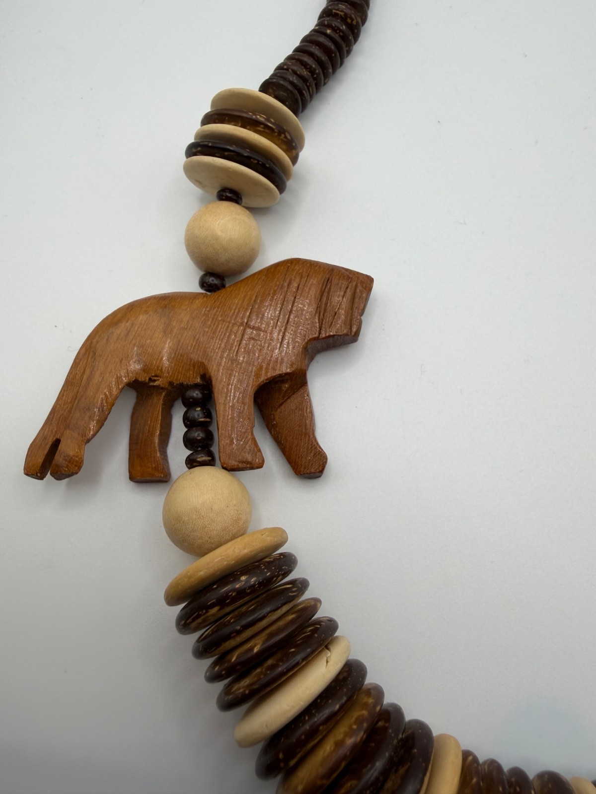 VINTAGE TRIBAL AFRICAN SAFARI NECKLACE HAND CARVED WOOD ANIMAL BEAD LIONS