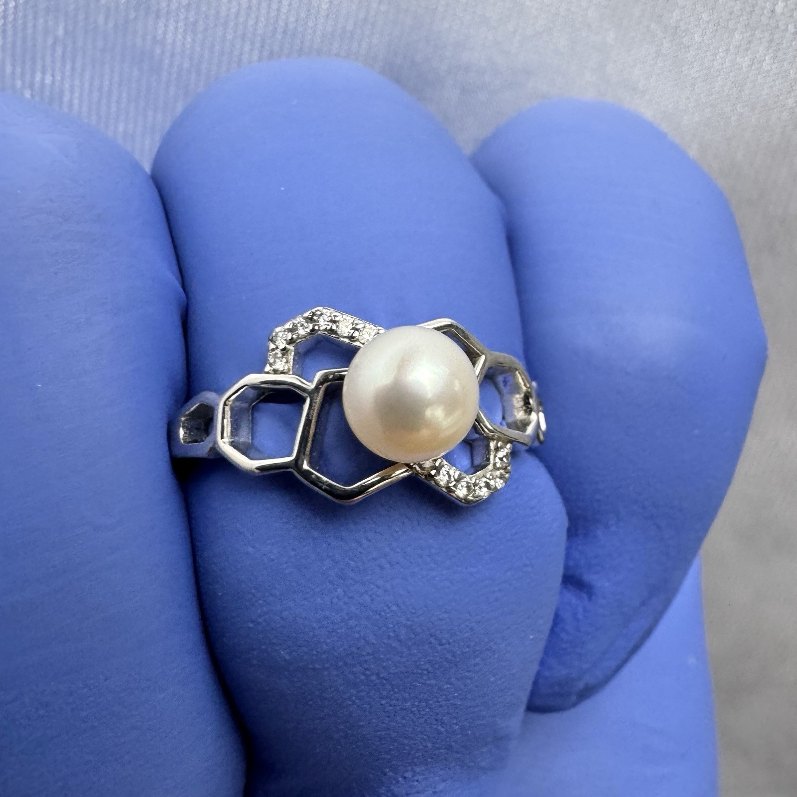 Vintage Sterling Silver .925 Pearl Ring w Small Stones Size 8 Weight 2.42g