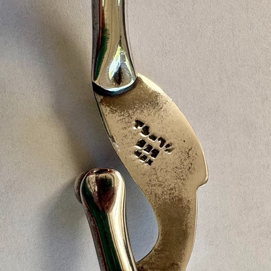 Vintage MEX Mexico 925 Sterling Silver Whale Dolphin Hinged Bangle Bracelet Cuff