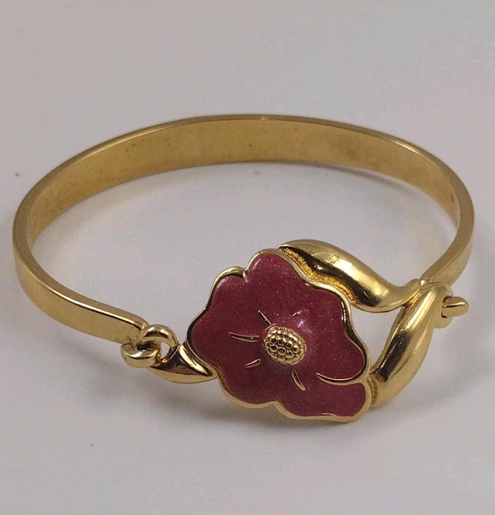 Unbranded Gold Tone Bracelet With Pink Enamel Flower Hook Closure About 8 1/2 In