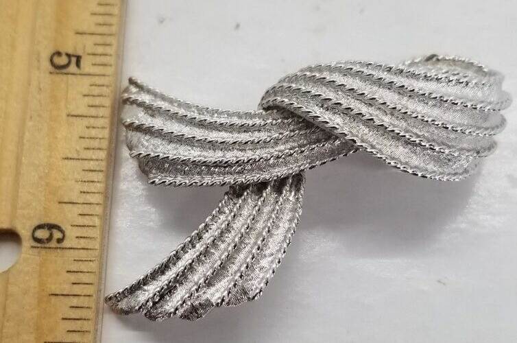 MONET Brooch Silver Tone Swirl Ribbon Textured Vintage 2.5″