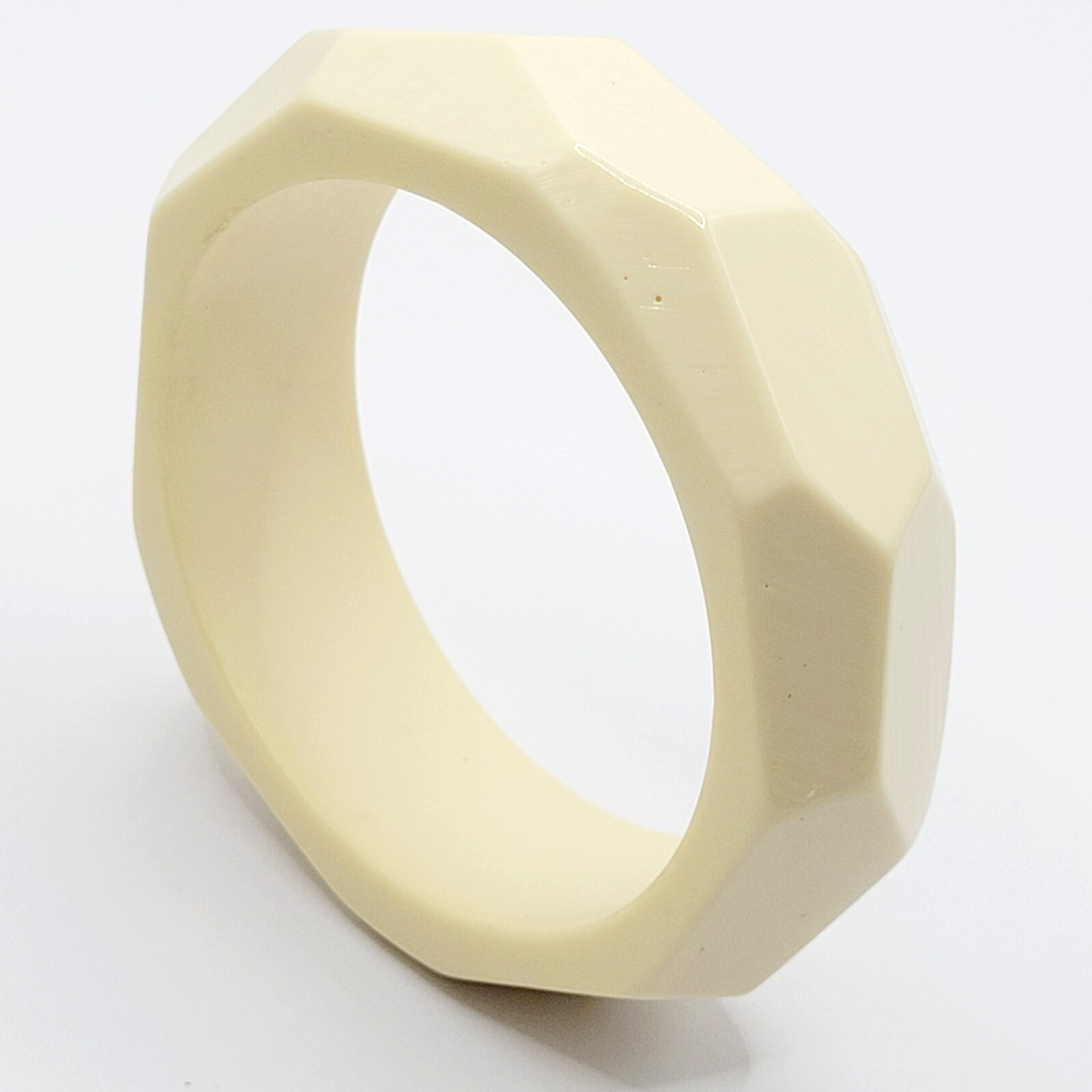 Vanilla Cream Off White Odd Angle Facet Acrylic Chunky 1980s Bangle Bracelet