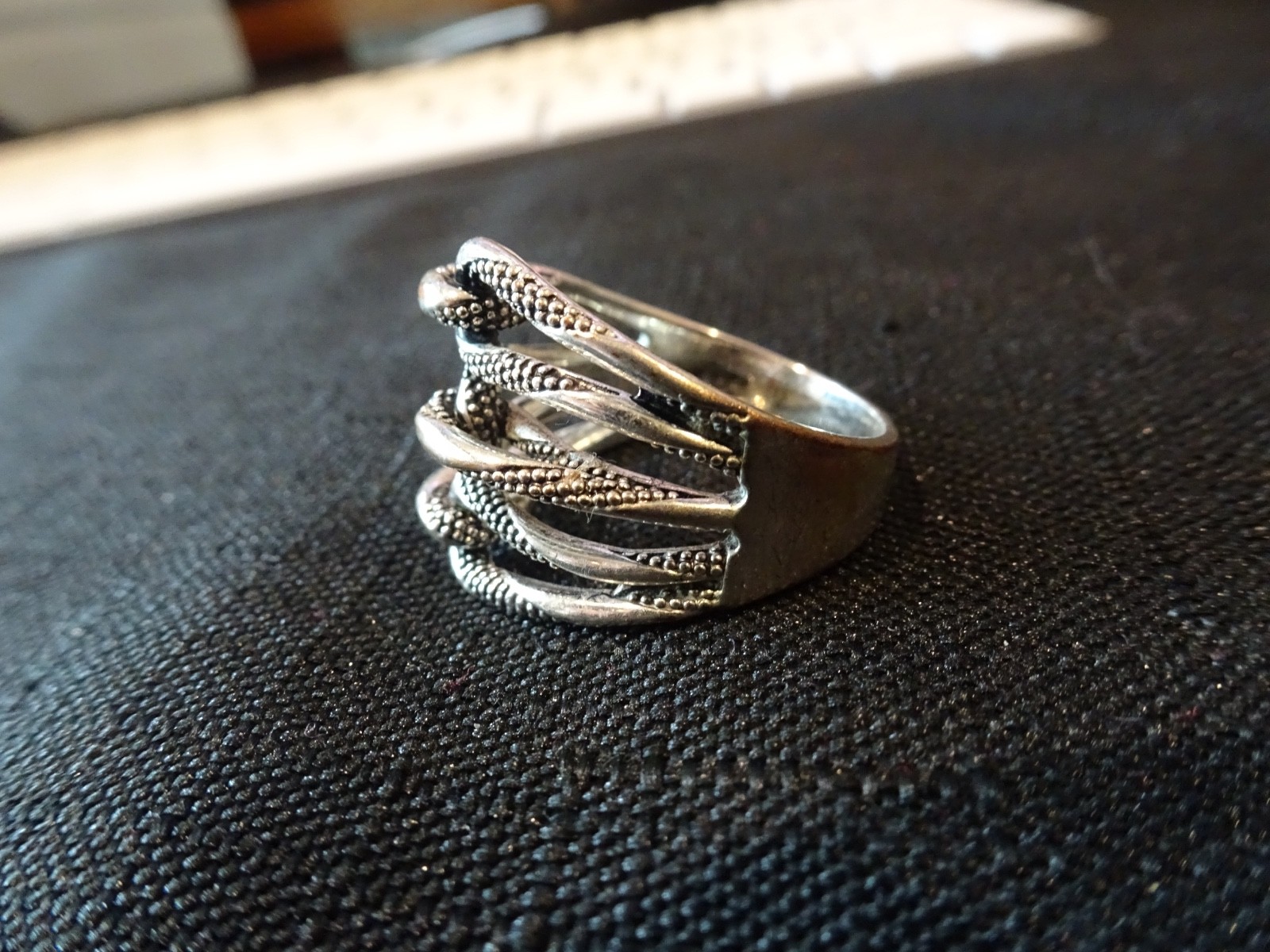 # 836-VINTAGE STERLING SILVER RING-925-SIZE8.5–DIFFERENT