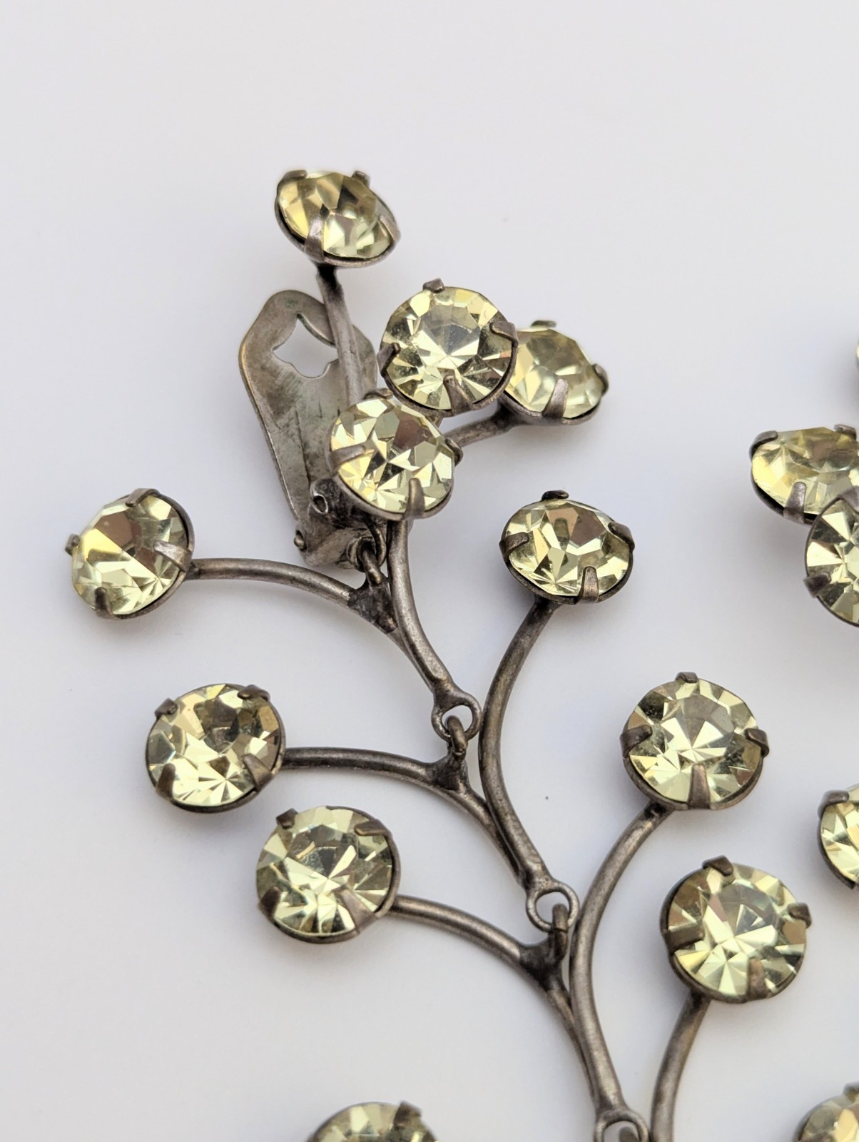 Vtg AMAZING Pale Green Faceted Glass Extra Long Branch Clip On Earrings 4 1/4″