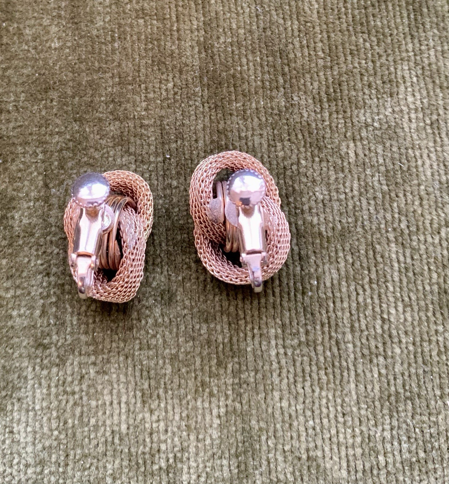 Vintage Gold-Tone Mesh Love Knot Screw Back Clip On Earrings