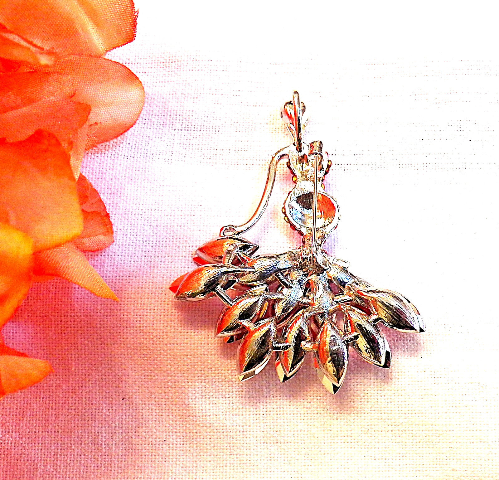 CLASSIC BROOCH PIN ELEGANT WOMAN FASHION RED DRESS RED RHINESTONES/COSTUME S K14