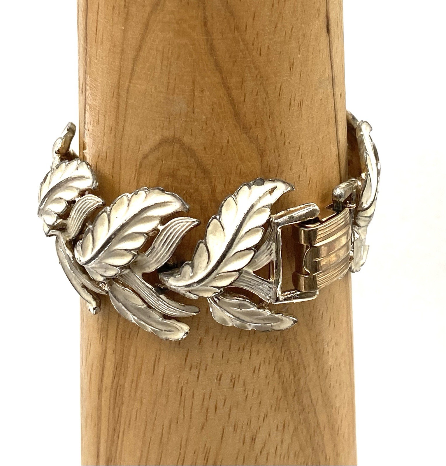 Vintage Bracelet Leaves Linked White Enamel Finish Estate 6.5” Flaw