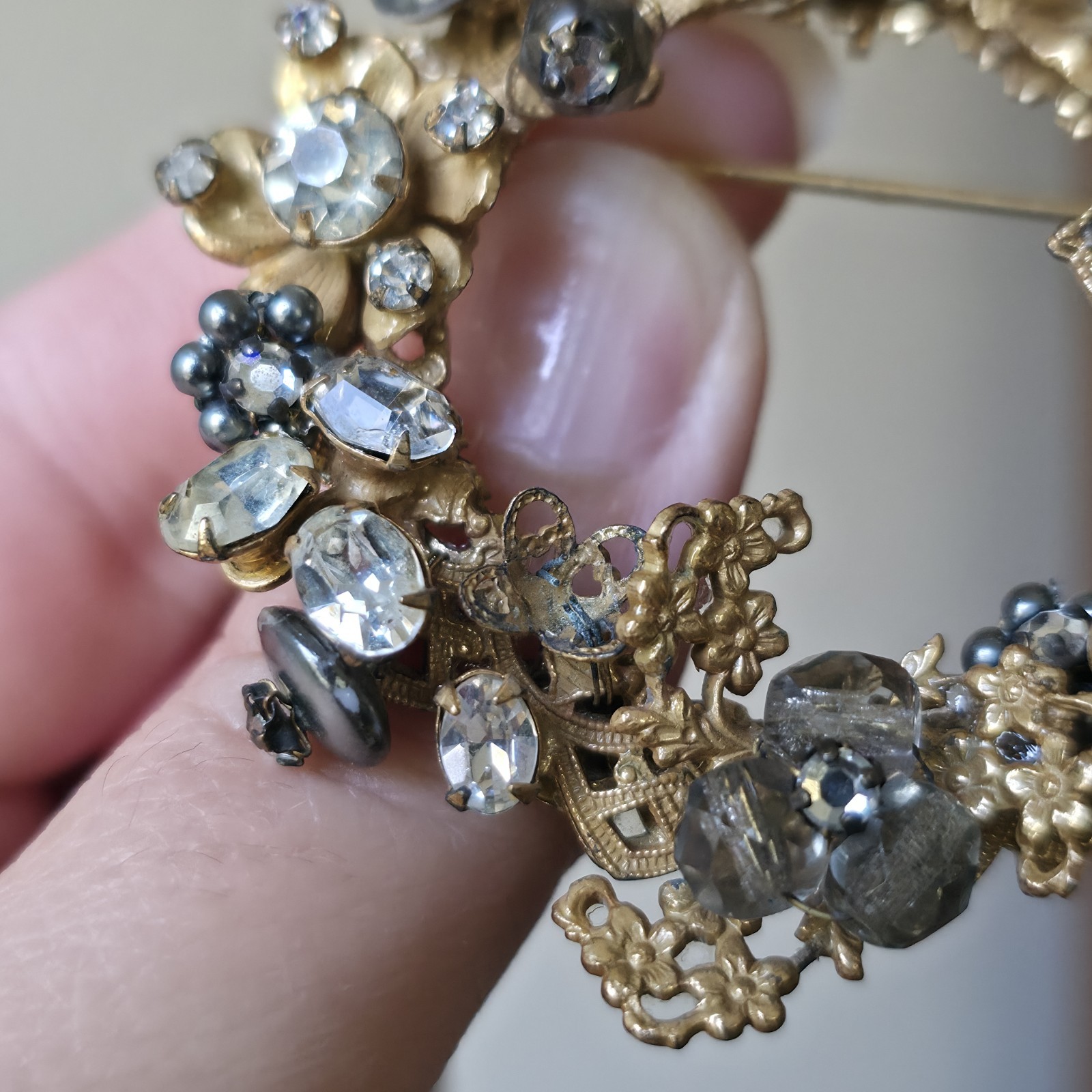 Vinatge Original By Robert Brooch Faux Pearl Gray Smokey Stones Gold Tone READ