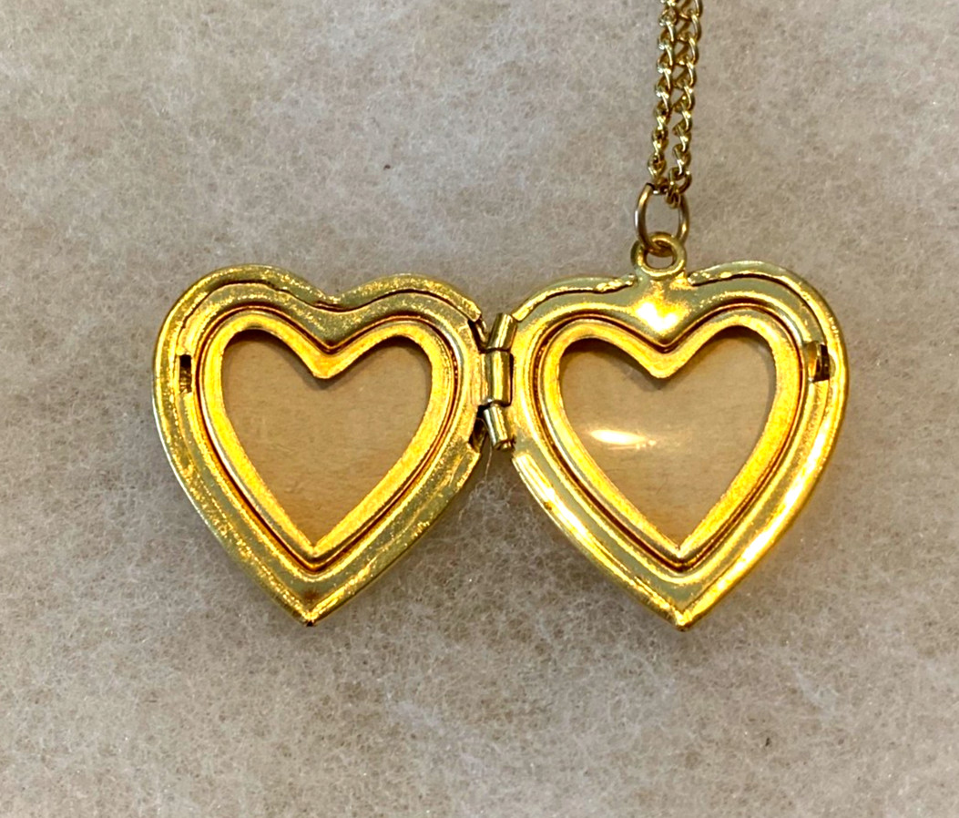 Goldtone Floral Costume Heart Locket on 18 Inch Chain
