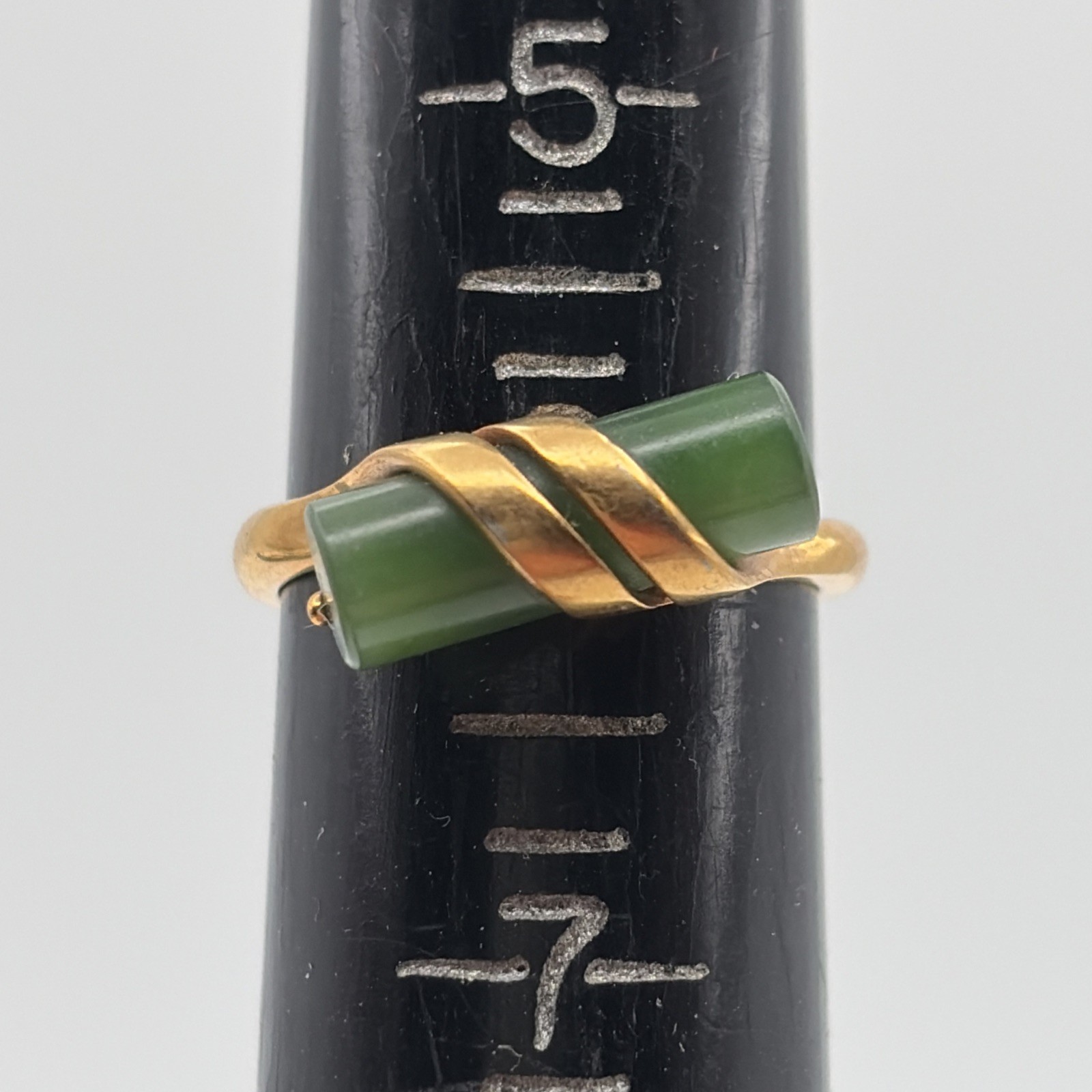 Vintage 1978 Avon Captured Jade Ring Size 6